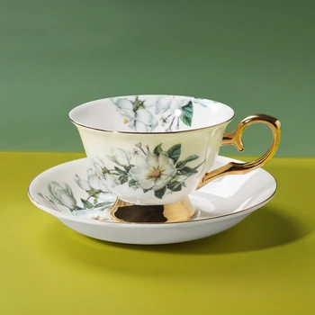 английски Порцеланова чаша за кафе Златна дръжка с чинийка Креативна флорална чинийка Следобедна чаена чаша за цветя Camellia Чаша за мляко за закуска