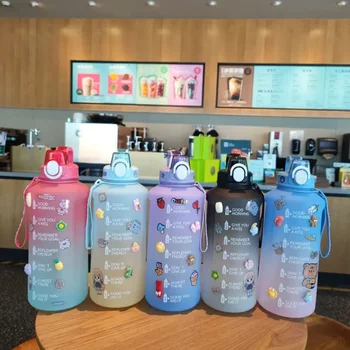 2L пластмасова чаша за слама с голям капацитет с градиент цвят скача покритие висока естетическа стойност спортна бутилка за вода преносимо пространство