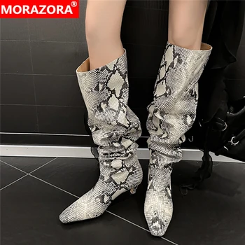 MORAZORA Плюс размер 34-42 нови дамски ботуши мода заострени пръсти стилет високи токчета коляното високи ботуши змия отпечатани модни ботуши